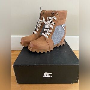 NWT Sorel Joan of Arctic Wedge III Lexie. Size 7.5 Taffy/Gum 2 color.